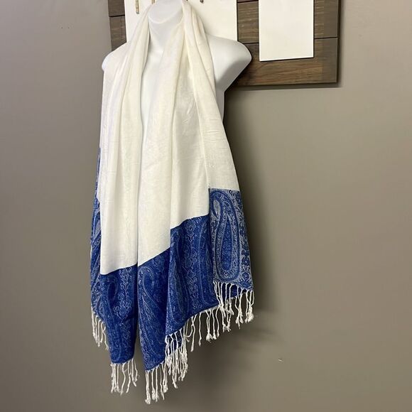 Off-White Cashmere Jacquard Scarf and/or Wrap with Blue Paisley Ends and Tassels - Picture 2 of 12